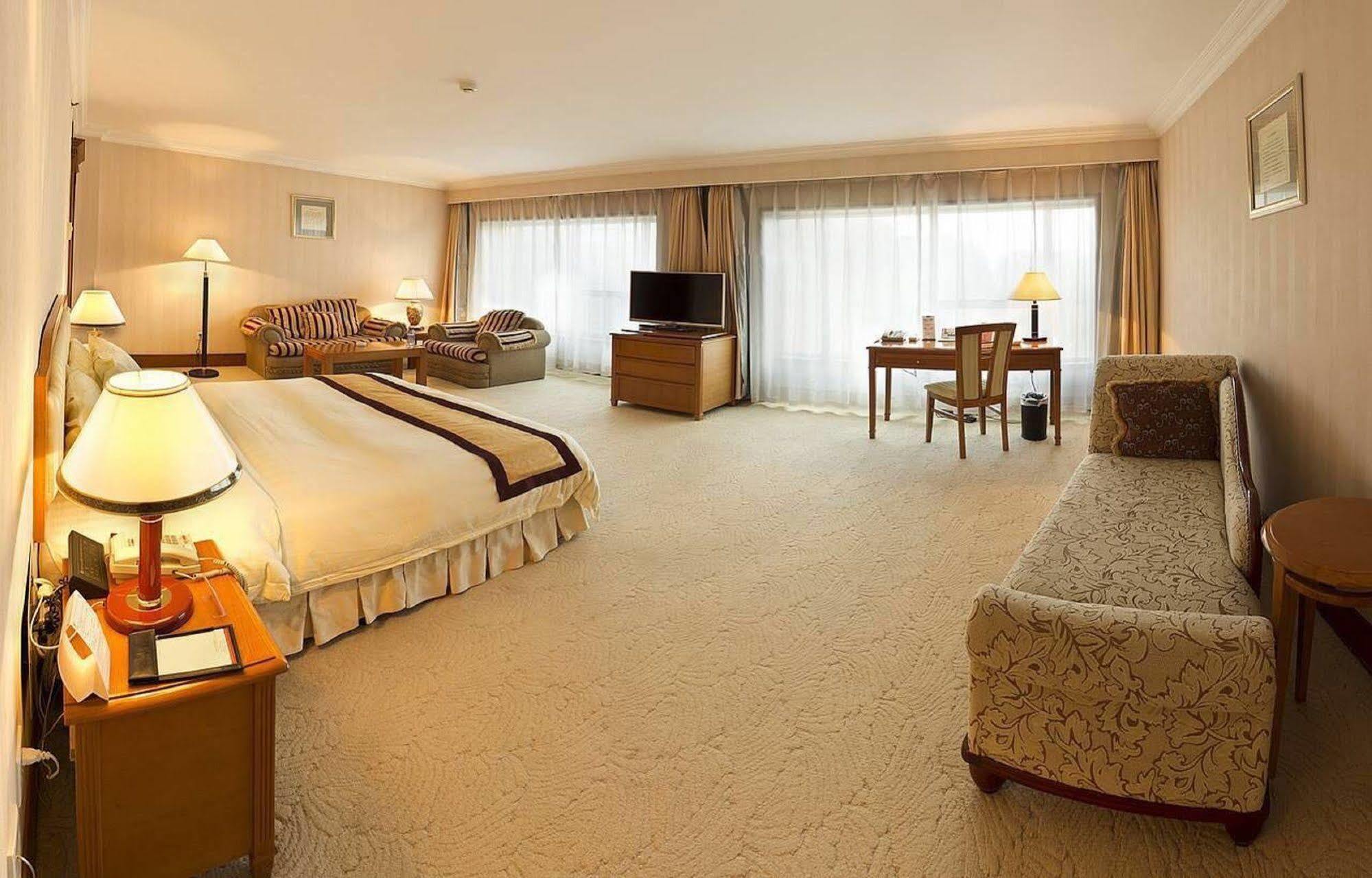 Zhongshan Hotel Dalian Exterior photo