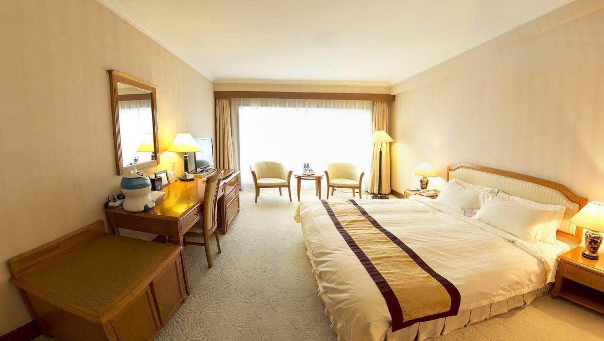 Zhongshan Hotel Dalian Exterior photo