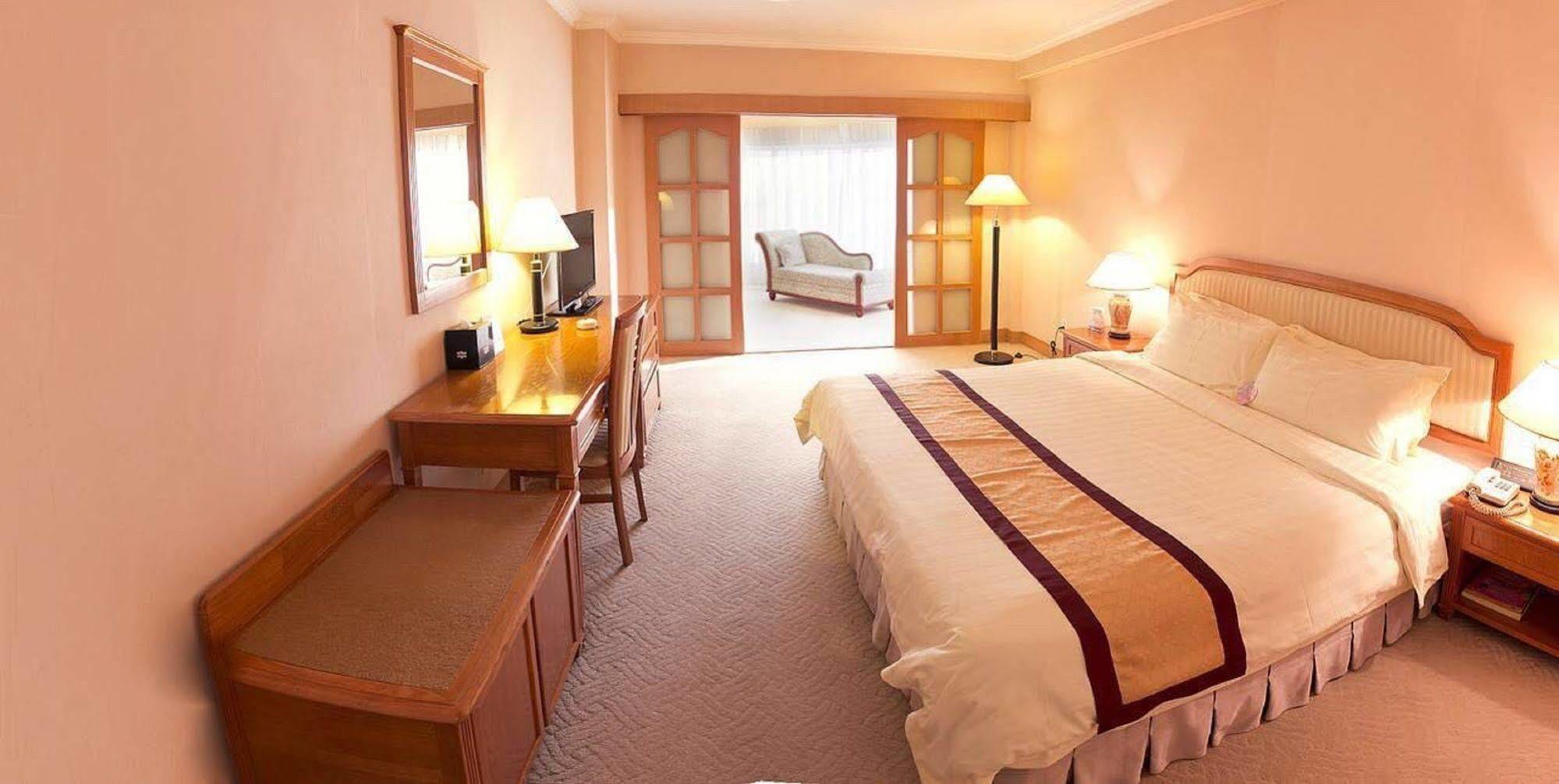 Zhongshan Hotel Dalian Exterior photo